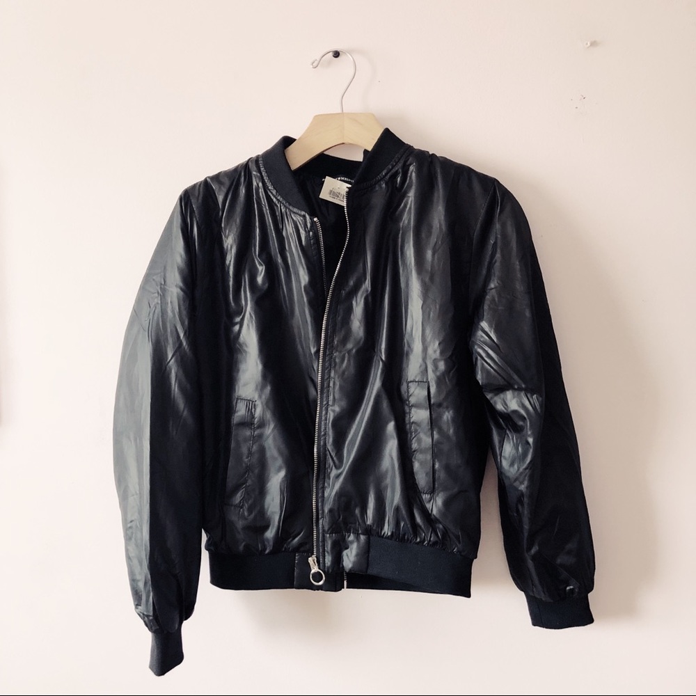 ❌SOLD ON MERCARI ❌ Brandy Melville bomber jacket